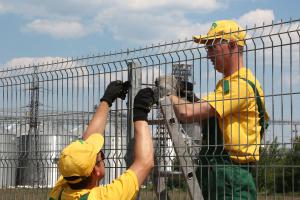 Fastening the welded wire panel to the fence post